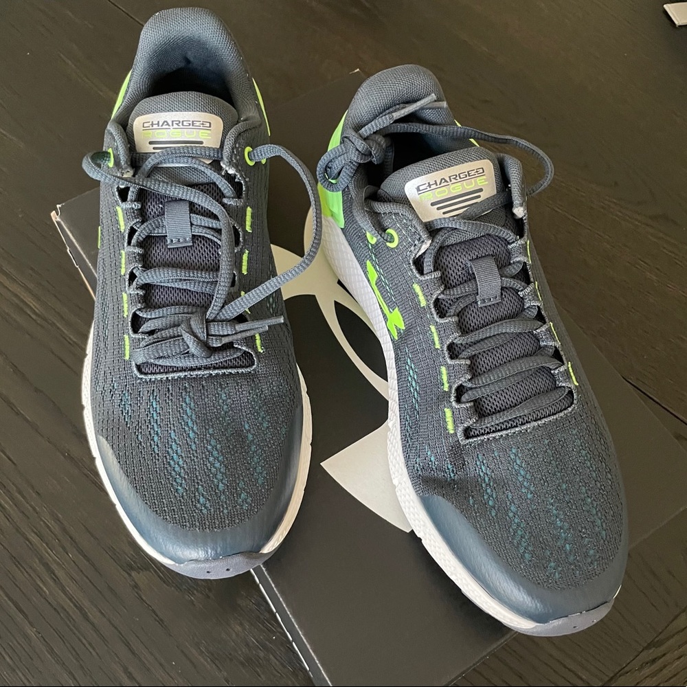 Under Armour boys Charged Rogue Running Shoes 7